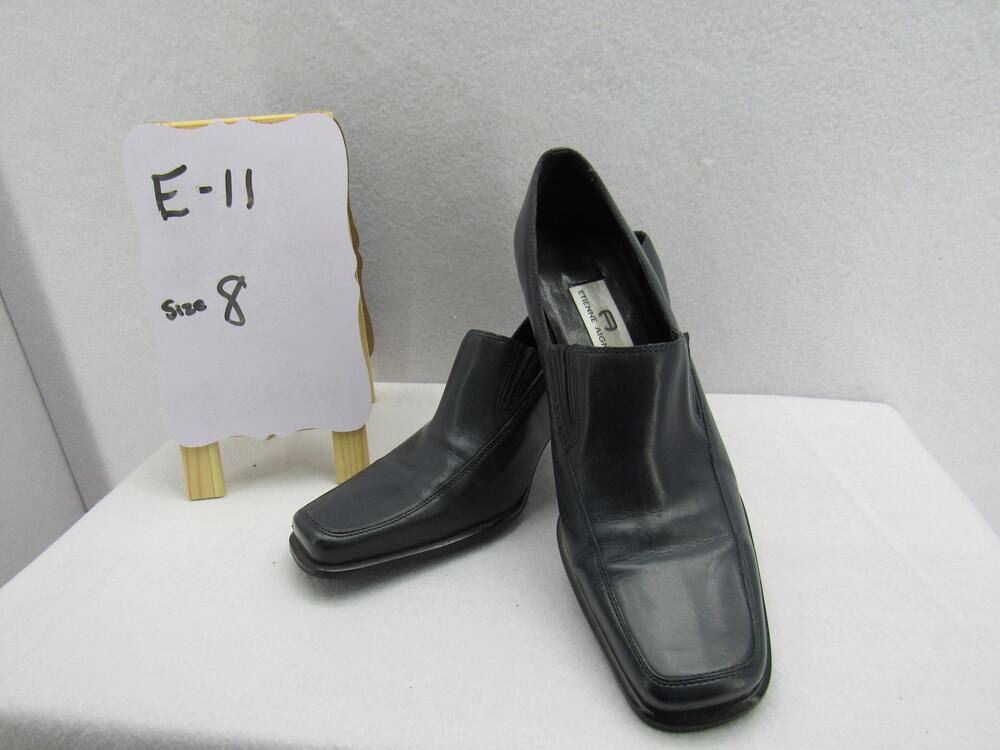 Etienne Aigner Navy pump size 8